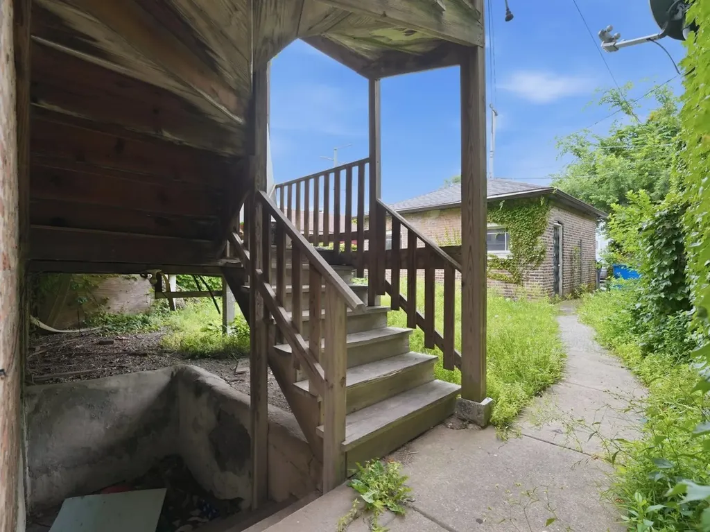 7842 South Constance Avenue Chicago IL 60649