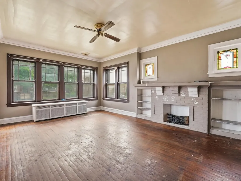 7842 South Constance Avenue Chicago IL 60649