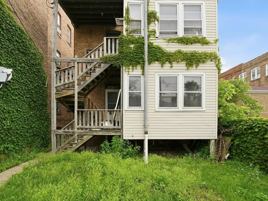 7842 South Constance Avenue Chicago IL 60649