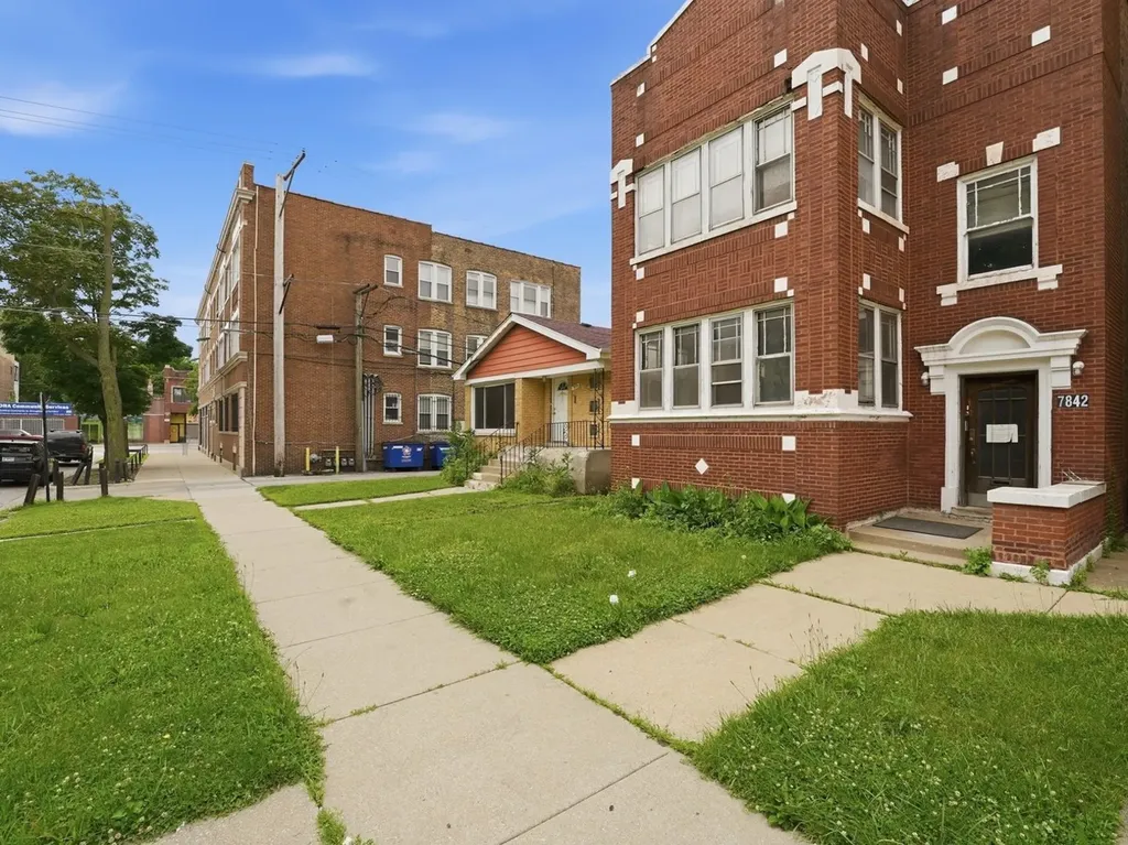 7842 South Constance Avenue Chicago IL 60649