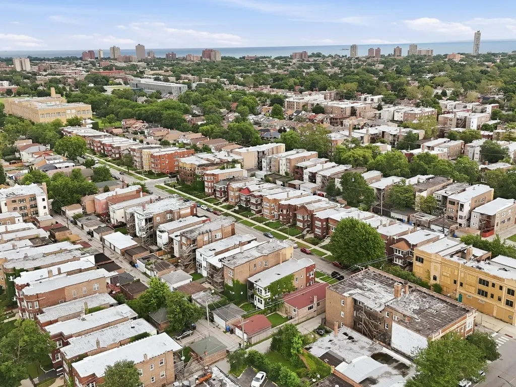 7842 South Constance Avenue Chicago IL 60649