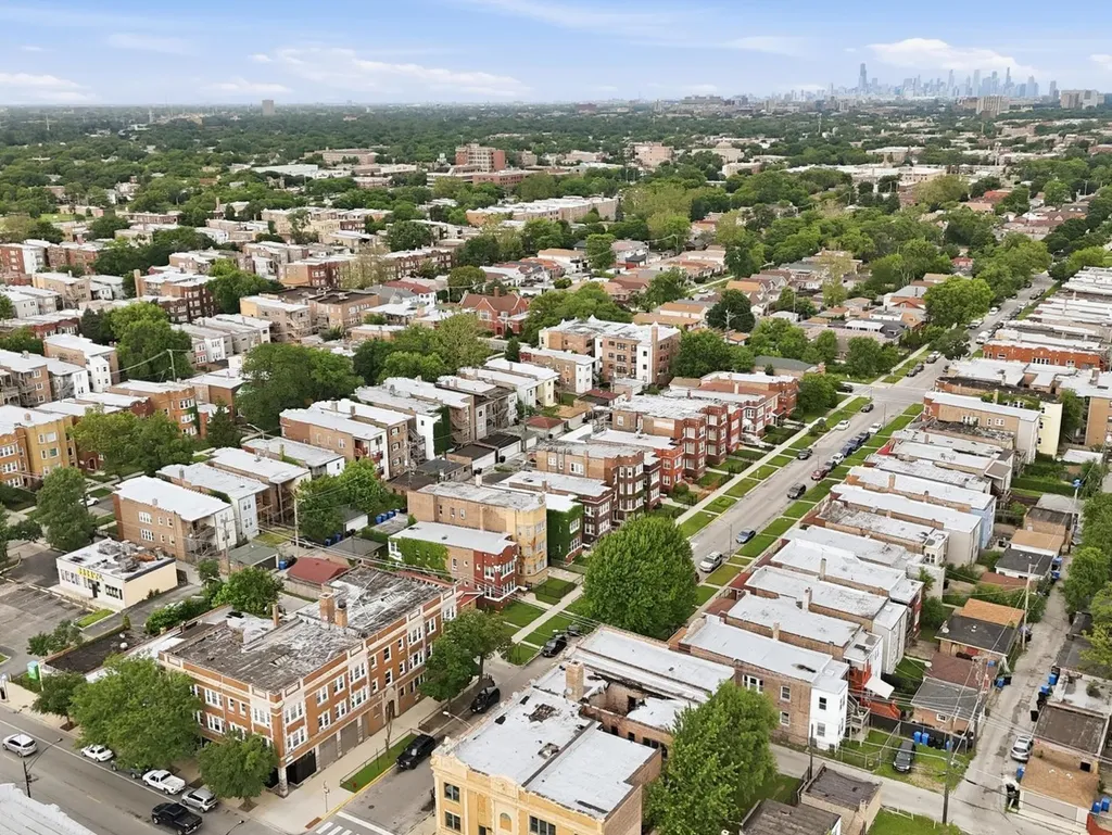 7842 South Constance Avenue Chicago IL 60649
