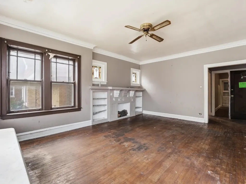 7842 South Constance Avenue Chicago IL 60649