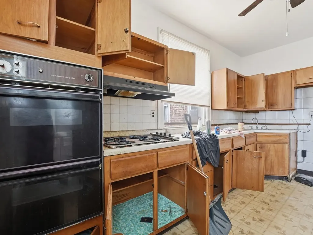 7842 South Constance Avenue Chicago IL 60649