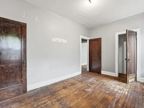 7842 South Constance Avenue Chicago IL 60649