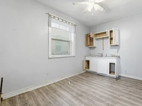 7842 South Constance Avenue Chicago IL 60649
