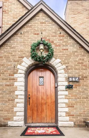 725 Augusta Avenue Elgin IL 60120