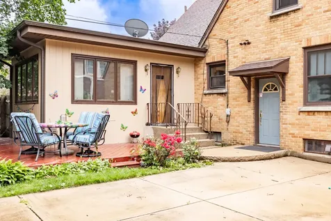 725 Augusta Avenue Elgin IL 60120