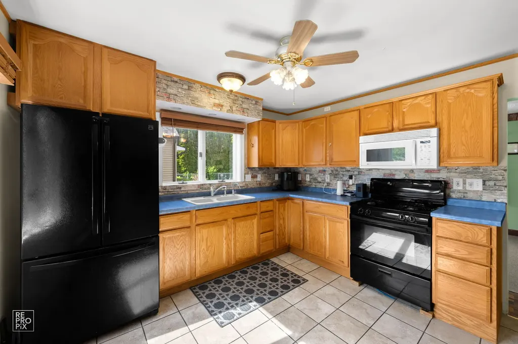 1158 Watson Street Aurora IL 60505