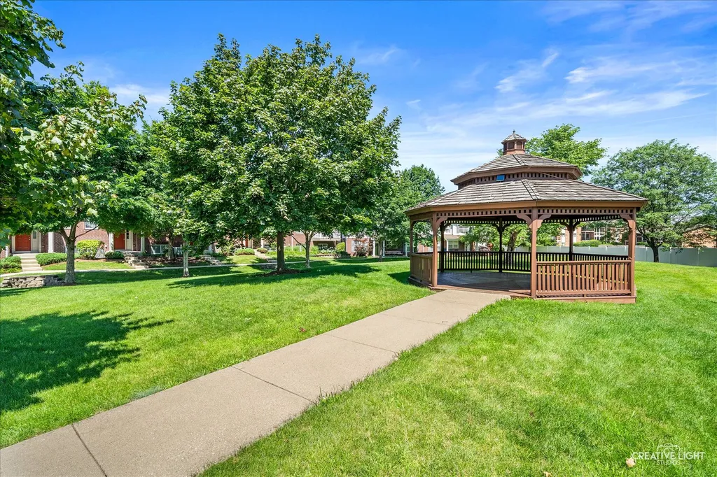 906 Neudearborn Lane Naperville IL 60563