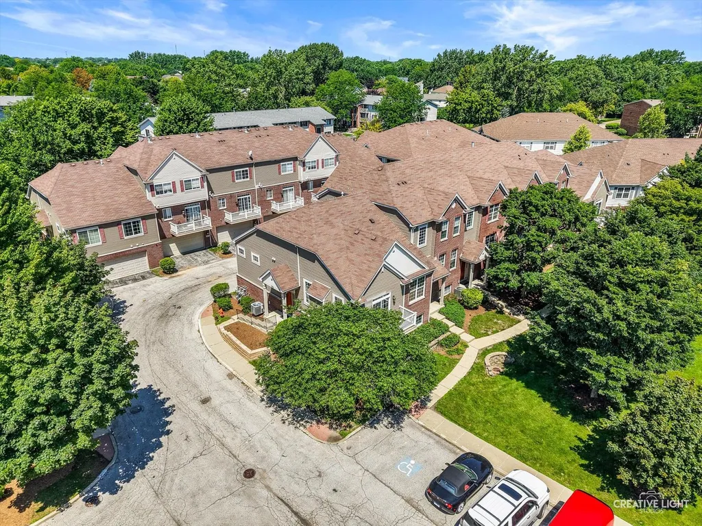 906 Neudearborn Lane Naperville IL 60563