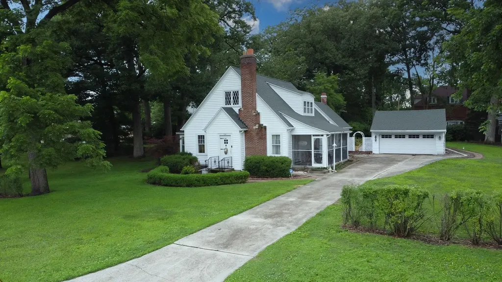 120 East Washington Avenue Watseka IL 60970