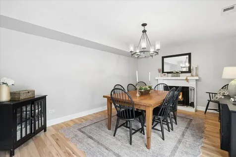 35 Knightsbridge Drive Mundelein IL 60060