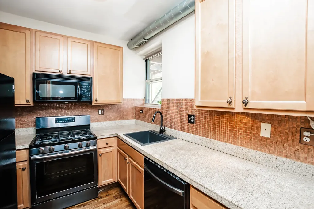 1223 West Greenleaf Avenue Chicago IL 60626