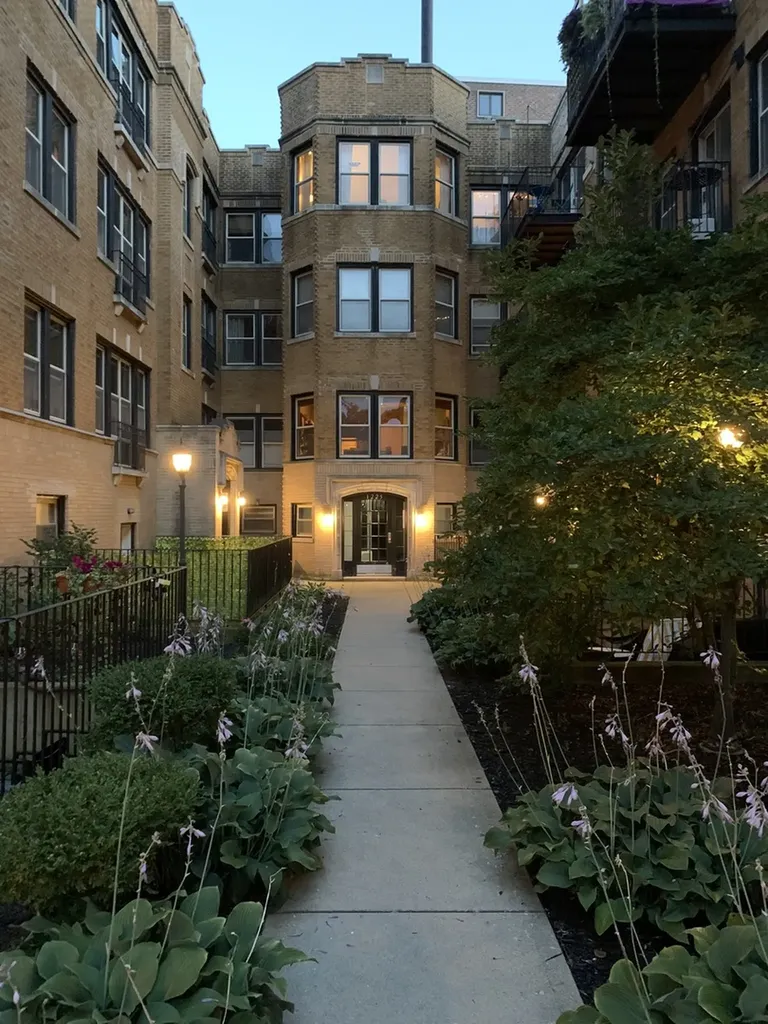 1223 West Greenleaf Avenue Chicago IL 60626