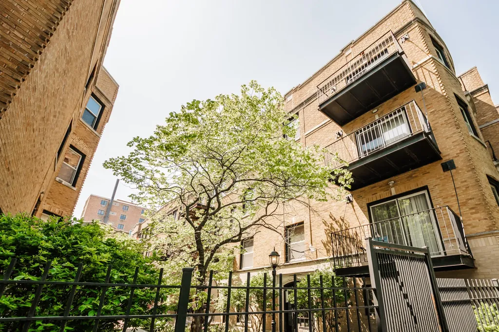 1223 West Greenleaf Avenue Chicago IL 60626