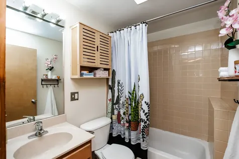 1223 West Greenleaf Avenue Chicago IL 60626