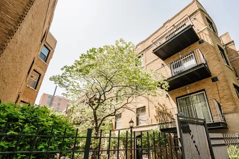 1223 West Greenleaf Avenue Chicago IL 60626