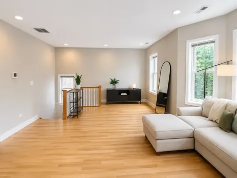 1330 West Roscoe Street Chicago IL 60657