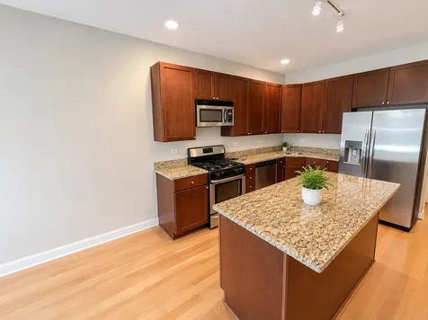 1330 West Roscoe Street Chicago IL 60657