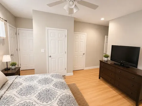 1330 West Roscoe Street Chicago IL 60657