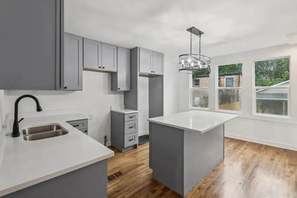 311 East 120th Place Chicago IL 60628