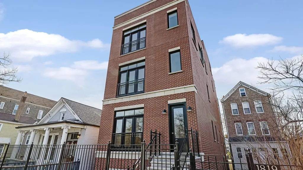 1815 West 19th Street Chicago IL 60608