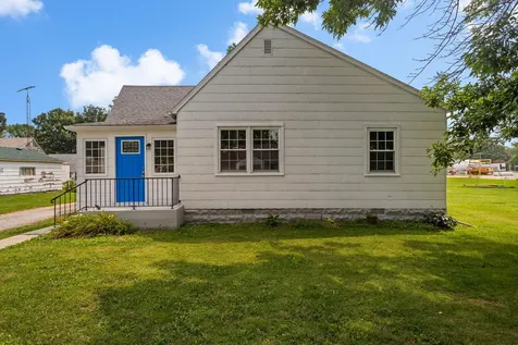 303 South Shirley Street Newman IL 61942