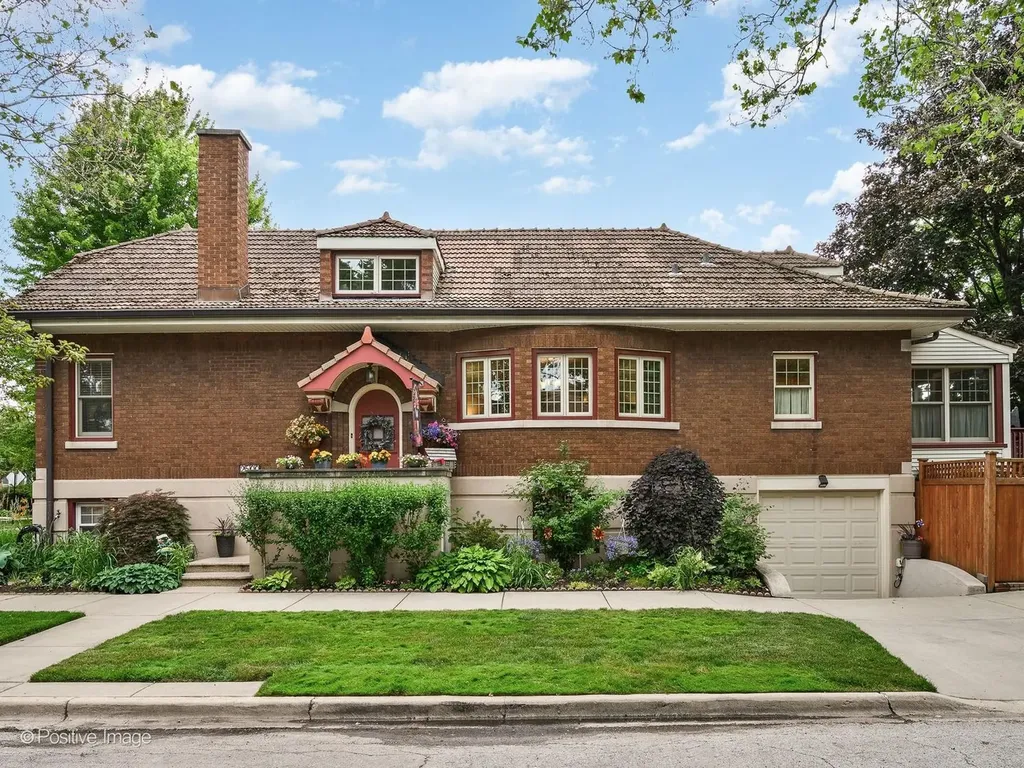 2500 West Farwell Avenue Chicago IL 60645