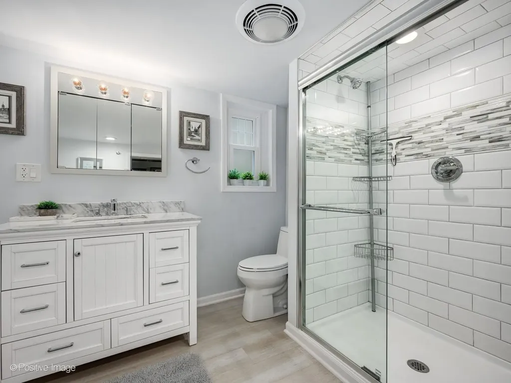 2500 West Farwell Avenue Chicago IL 60645