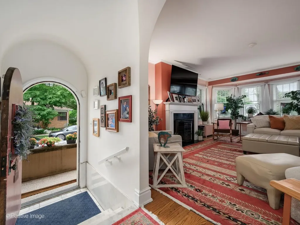 2500 West Farwell Avenue Chicago IL 60645
