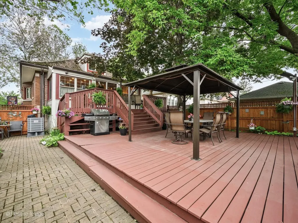 2500 West Farwell Avenue Chicago IL 60645