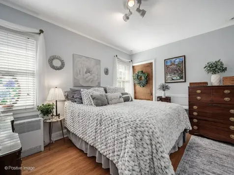 2500 West Farwell Avenue Chicago IL 60645
