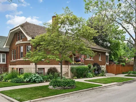 2500 West Farwell Avenue Chicago IL 60645