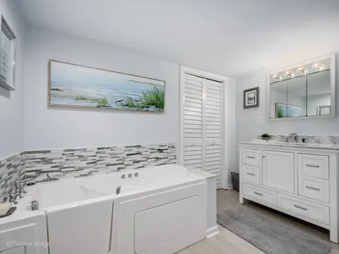 2500 West Farwell Avenue Chicago IL 60645