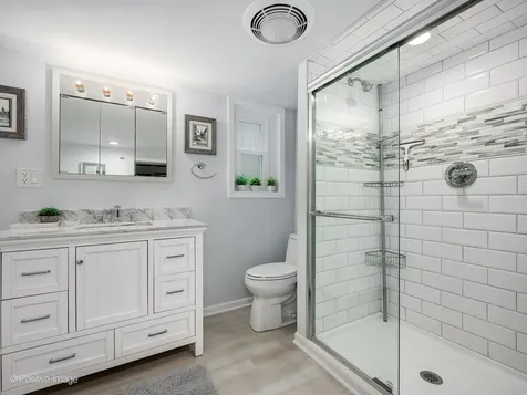 2500 West Farwell Avenue Chicago IL 60645