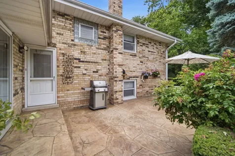 5530 Greenwood Street Morton Grove IL 60053