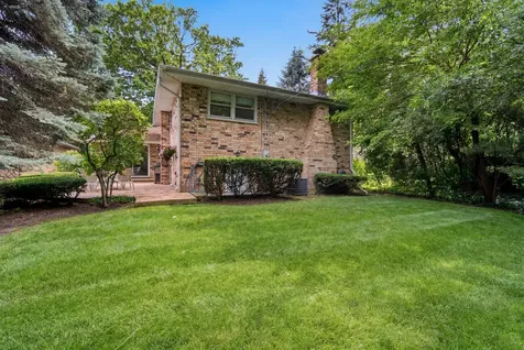 5530 Greenwood Street Morton Grove IL 60053