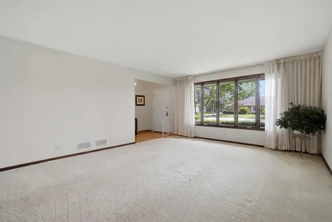 5530 Greenwood Street Morton Grove IL 60053