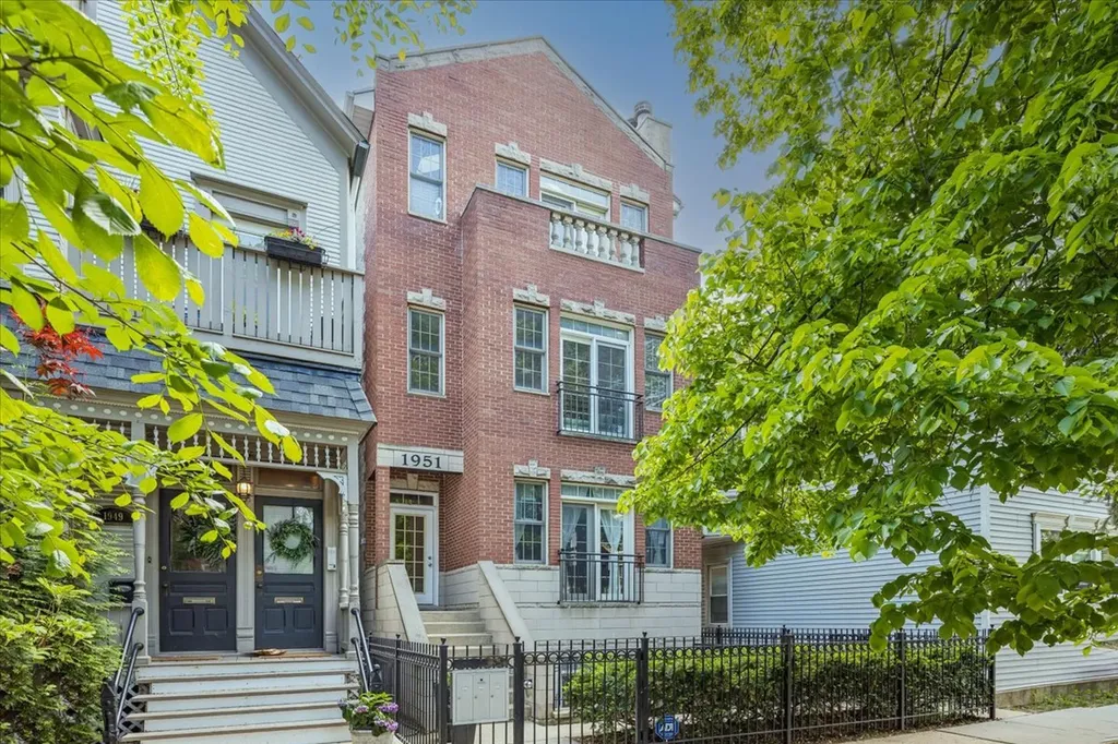 1951 West Melrose Street Chicago IL 60657