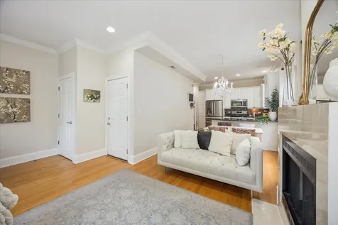 1951 West Melrose Street Chicago IL 60657