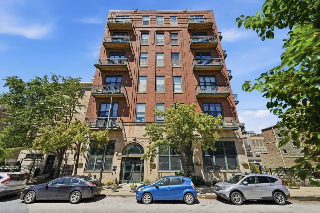 1632 South Indiana Avenue Chicago IL 60616