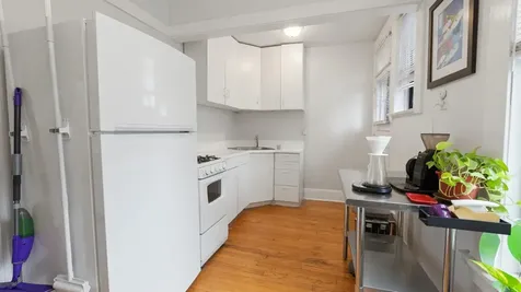 1218 West Victoria Street Chicago IL 60660