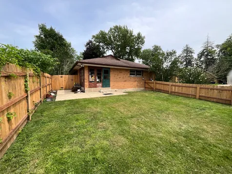852 Carr Street Elgin IL 60123