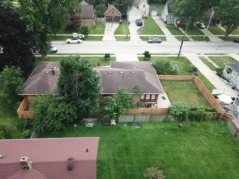 852 Carr Street Elgin IL 60123
