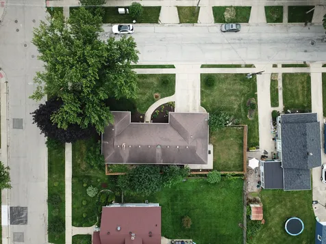 852 Carr Street Elgin IL 60123