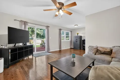 230 Fleetwood Lane Elk Grove Village IL 60007