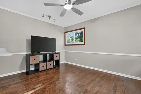 230 Fleetwood Lane Elk Grove Village IL 60007