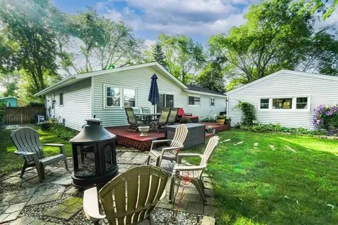 230 Fleetwood Lane Elk Grove Village IL 60007