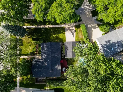 230 Fleetwood Lane Elk Grove Village IL 60007